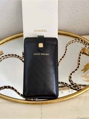 CHANEL Black Quilted Coco Crush Leather Crossbody Phone Pouch with Gold Chain